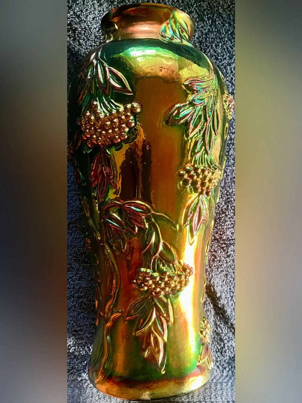 🦜 VTG Fenton Rainbow Iridescent Green Carnival Glass Parrot Vase 14”